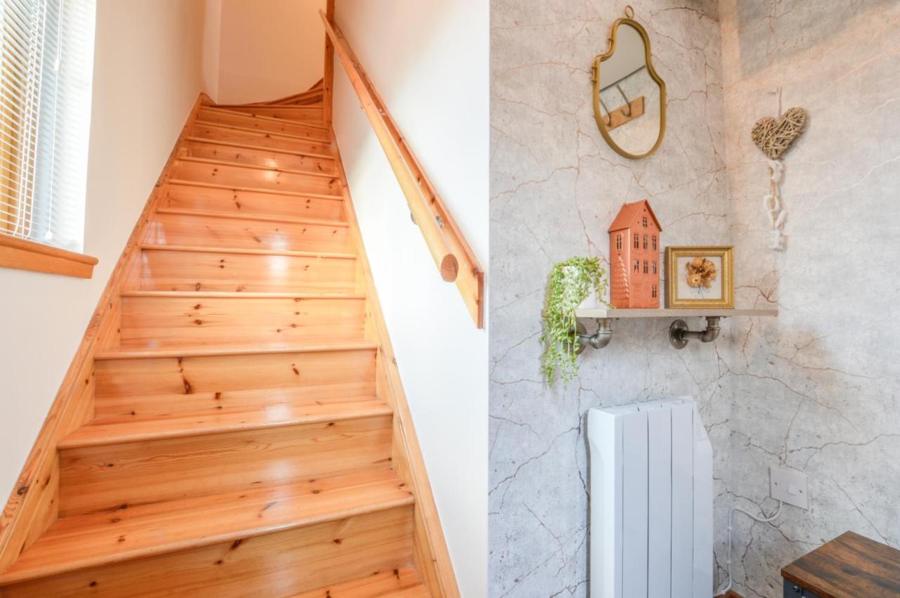 Rowan Tree Apartment - A Modern, Quiet Hideaway With Sweeping Views Across Oban Exterior foto